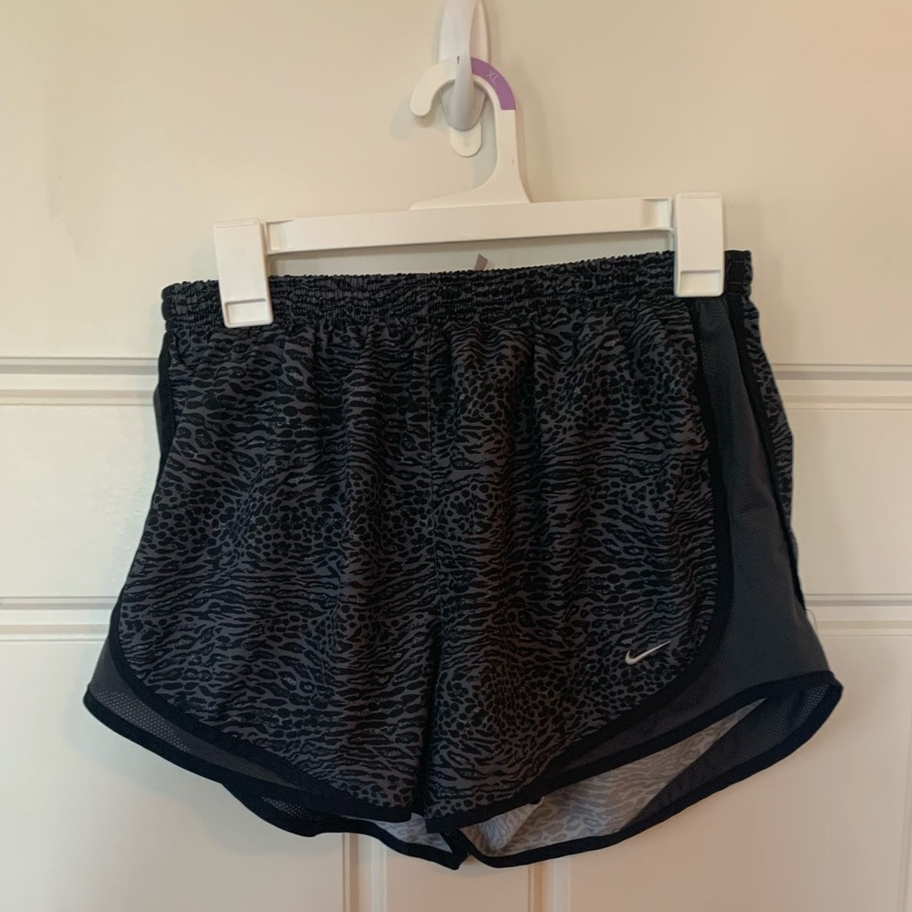 Barely worn Nike dri-fit running shorts🖤🤍